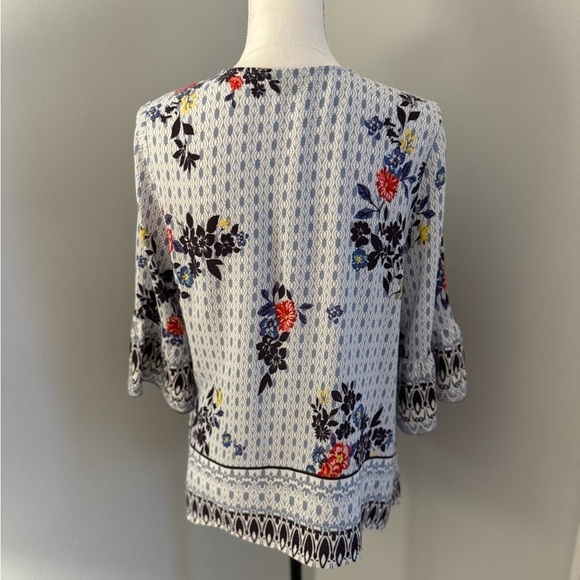 New directions boho blouses over head with ties at neck with bell sleeves Size M - Picture 7 of 9